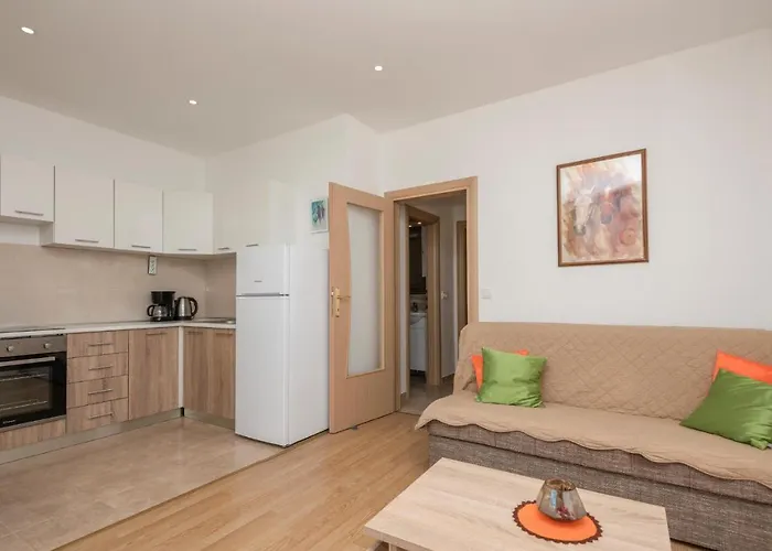 Lovely In With Wifi Apartment Makarska