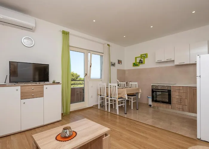 Lovely In With Wifi Apartment Makarska