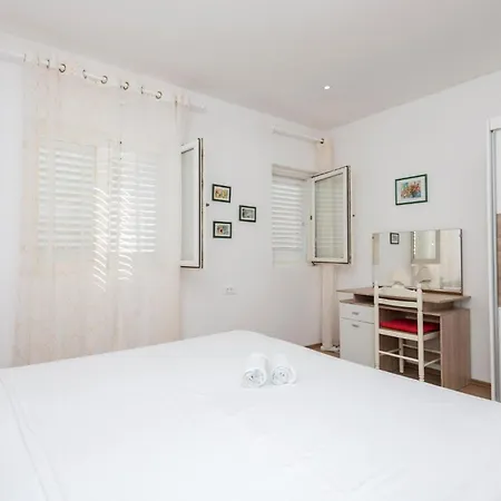 1 Bedroom In Apartment