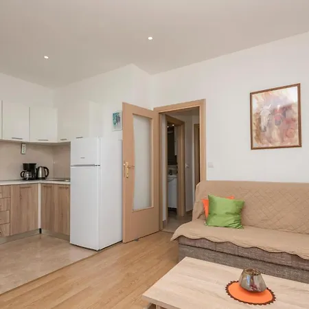 Lovely In With Wifi Apartment Makarska