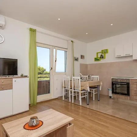 Lovely In With Wifi Apartment Makarska